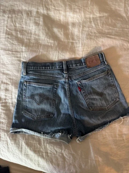 Levi's Jean Shorts Size 30 - Picture 2 of 5